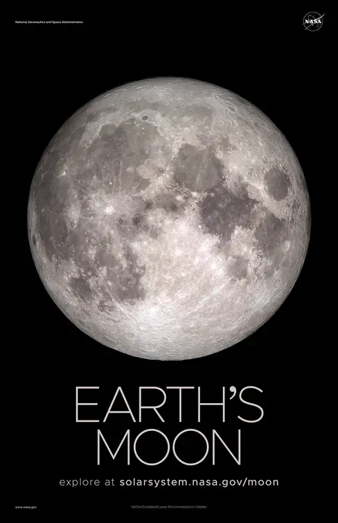 Esta [vista de la Luna](https://solarsystem.nasa.gov/resources/843/rare-full-moon-on-christmas-day/) fue creada con imágenes tomadas por el Orbitador de Reconocimiento Lunar de la NASA. Crédito: NASA/Goddard/Orbitador de Reconocimiento Lunar ⬇️ PDF de alta resolución [aquí](https://solarsystem.nasa.gov/system/downloadable_items/1493_Moon_A_PDF.zip)