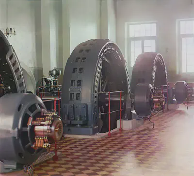 Generadores eléctricos de principios del siglo XX en una central hidroeléctrica de Budapest.
https://commons.wikimedia.org/wiki/File:Gorskii_04414u.jpg