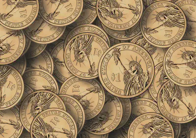 **Monedas** de un **dólar estadounidense**, con un **88.5 %** de **cobre** (Cu). Imagen de [**Gerd Altmann**](https://pixabay.com/es/users/geralt-9301/) en [Pixabay](https://pixabay.com/es/).