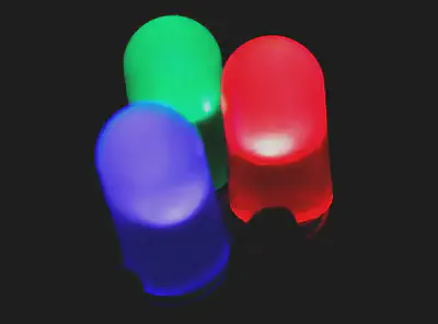 **Luces LED** de colores, fabricadas a partir de compuestos de **galio** (Ga). https://commons.wikimedia.org/wiki/File:RBG-LED.jpg